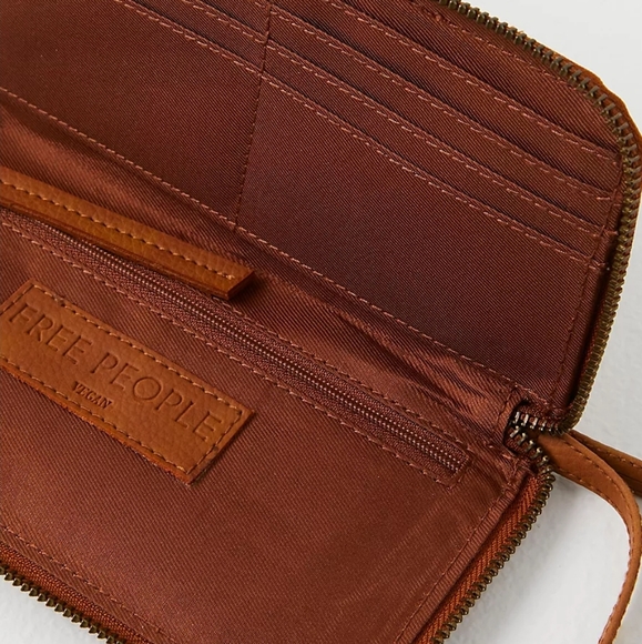 FREE PEOPLE VEGAN WALLET - Picture 2 of 2